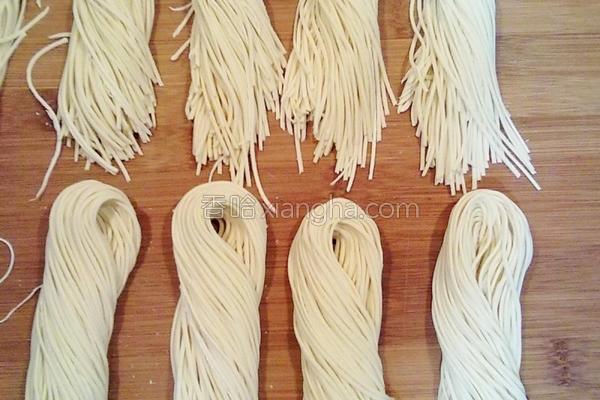 自制鸡蛋面的做法_自制鸡蛋面的做法大全_自