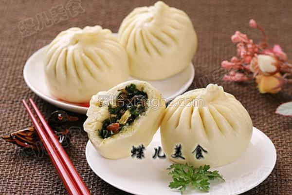 黑木耳韭菜鸡蛋蒸包子的做法_黑木耳韭菜鸡蛋