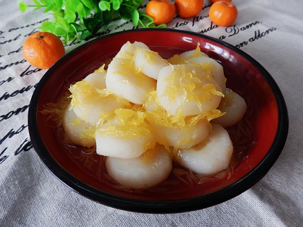 煮冰糖荸荠时,家里有不少的橙子,便宜想起了加些橙肉进去,不但味美