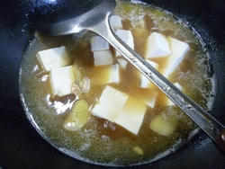 MjUweDA