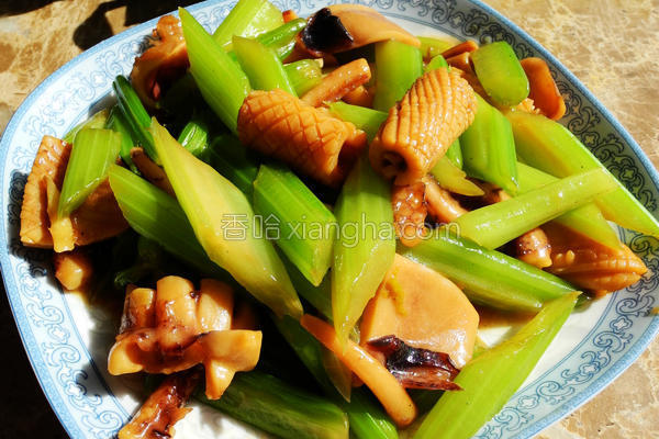 西芹炒鱿鱼干的做法_西芹炒鱿鱼干的做法大全