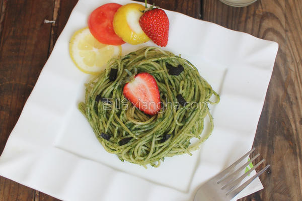 黑蒜菠菜意大利面的做法_黑蒜菠菜意大利面的