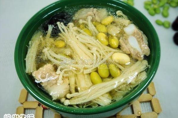 金针毛豆排骨汤的做法_金针毛豆排骨汤的做法