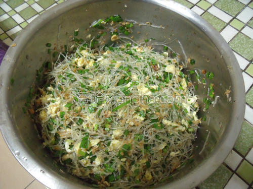 韭菜粉丝包子的做法大全【图】_韭菜粉丝包子的家常做法视频_韭菜粉丝包子怎么做好吃 - 香哈网移动版