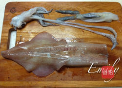 将肉鳍从墨鱼身体拔开