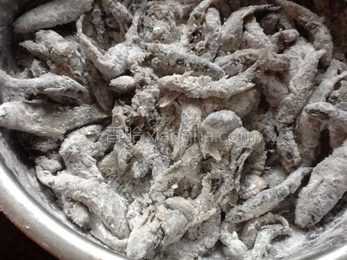 椒盐小溪鱼_山上的小溪鱼无水印鱼儿的小溪这是什么鱼在