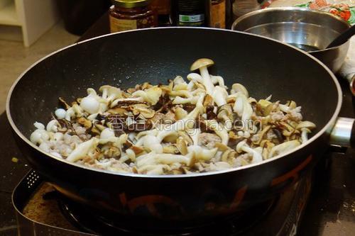菌菇烩宁波烤年糕的做法大全【图】_菌菇烩宁