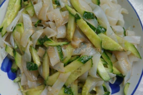 芝麻酱黄瓜拌宽粉的做法_芝麻酱黄瓜拌宽粉的