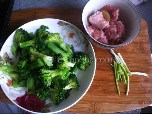 做法大全【图】_鸡腿肉炒西兰花的家常做法视