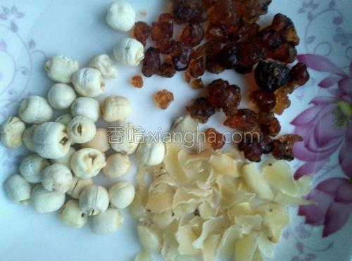 桃胶银耳莲子百合汤的做法大全