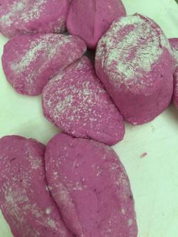 火龙果汁玫瑰花馒头怎么做色泽鲜美 火龙果汁