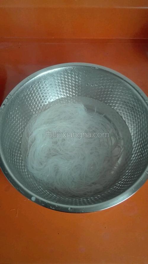 豆腐粉丝木耳蒜黄水饺的做法大全【图】_豆腐