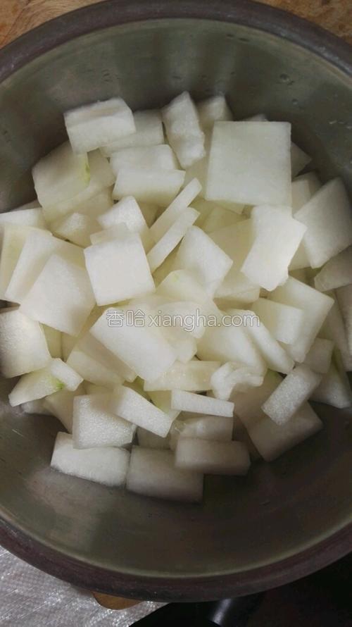 青椒炒冬瓜过年的时候吃太多肉,来一道这样清