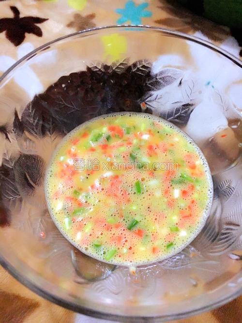 虾皮胡萝卜鸡蛋碎(宝宝高钙高蛋白食谱)的做法