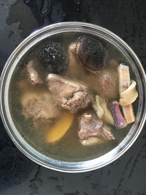 香菇墨鱼干鸭肉汤的做法大全