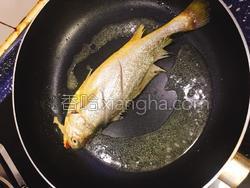 如何杀黄鱼视频 MjUwX2MxXzA