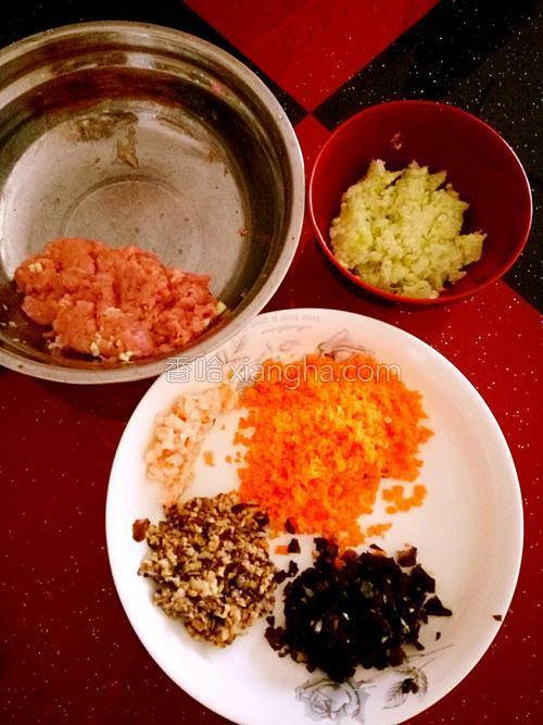 胡萝卜木耳香菇角瓜猪肉饺子馅的做法大全