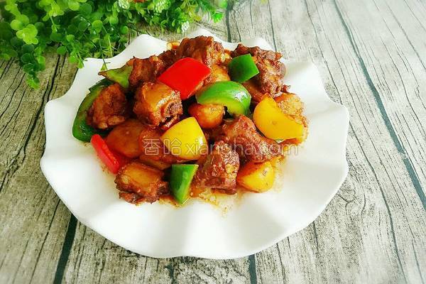 彩椒土豆烧排骨的做法_彩椒土豆烧排骨的做法
