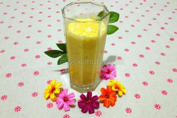 鲜榨芒果酸奶汁的做法_鲜榨芒果酸奶汁的做法