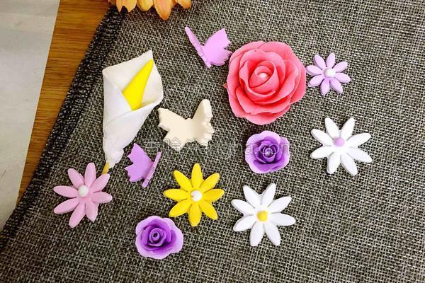 翻糖蛋糕花的做法大全【图】_翻糖蛋糕花的家常做法视频_翻糖蛋糕花怎么做好吃 - 香哈网移动版