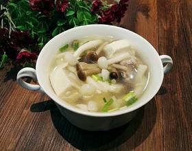 海鲫鱼豆腐菌菇汤的做法