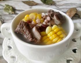 土茯苓赤小豆薏米芡实排骨汤的做法