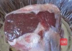 大蒜迷迭香烤羊腿的做法图解1