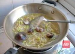 香菇鳕鱼豆芽汤的做法图解7