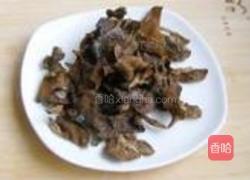 松菇炖鸡的做法图解2