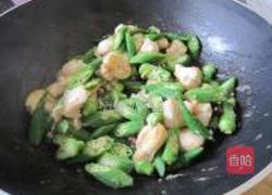 鱼柳炒秋葵的做法图解8