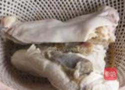 咸猪头肉炖黄豆的做法图解1