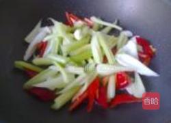 腰果炒芹菜的做法图解5