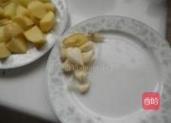 蒜仔鸡肉烧小土豆的做法图解2