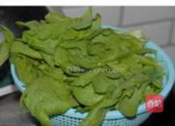 茼蒿鱼头汤的做法图解2