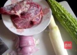 黑椒苦瓜牛柳的做法图解1