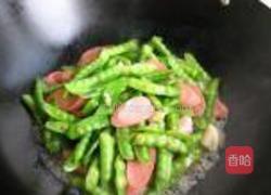 火腿炒豌豆荚的做法图解8