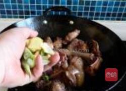 笨鸡炖虎皮鹌鹑蛋的做法图解8