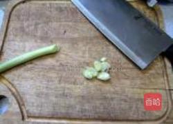 青豆玉米炒虾仁的做法图解2