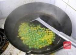 青豆玉米炒虾仁的做法图解5