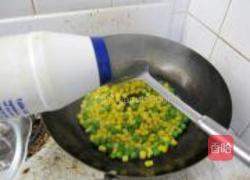 青豆玉米炒虾仁的做法图解9