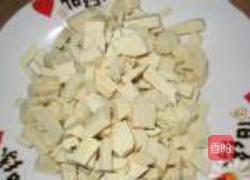 香菜豆干炒花生的做法图解1