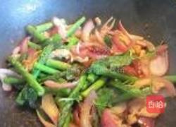 九层塔炒鸡肉芦笋的做法图解8
