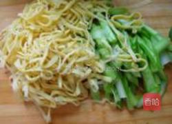 青菜炒豆皮丝的做法图解1