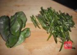黄豆酱甜椒扁豆角炒肉的做法图解3