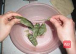 黄豆酱甜椒扁豆角炒肉的做法图解1