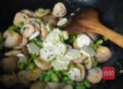 虾油草菇炒毛豆的做法图解9