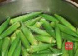 番茄油醋酱佐秋葵的做法图解2