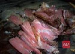 腊味火腿炒蒜薹的做法图解3