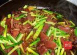 腊味火腿炒蒜薹的做法图解9