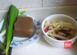 酸菜魔芋豆腐的做法图解1